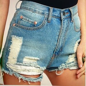 Lulus signature 8 distressed shorts